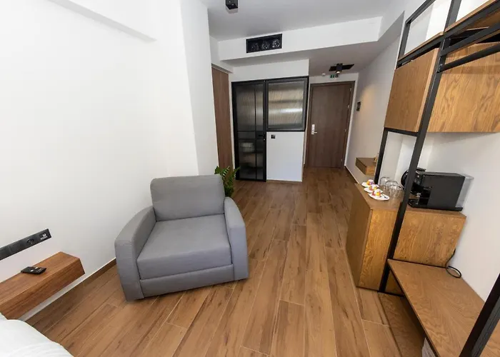 Centrally Elegant Suite By Acropolis