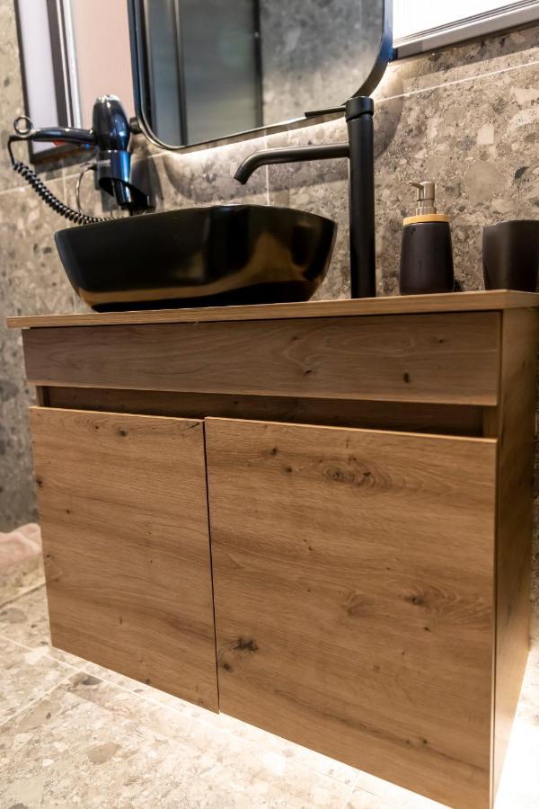 Centrally Elegant By Acropolis